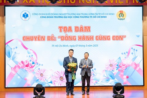 Tọa đàm "Đồng hành cùng con": Chìa khóa gắn kết gia đình trong thời đại số